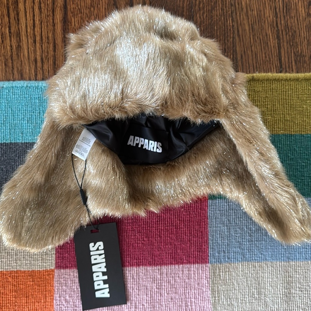 NWT APPARIS Snowball trapper hat